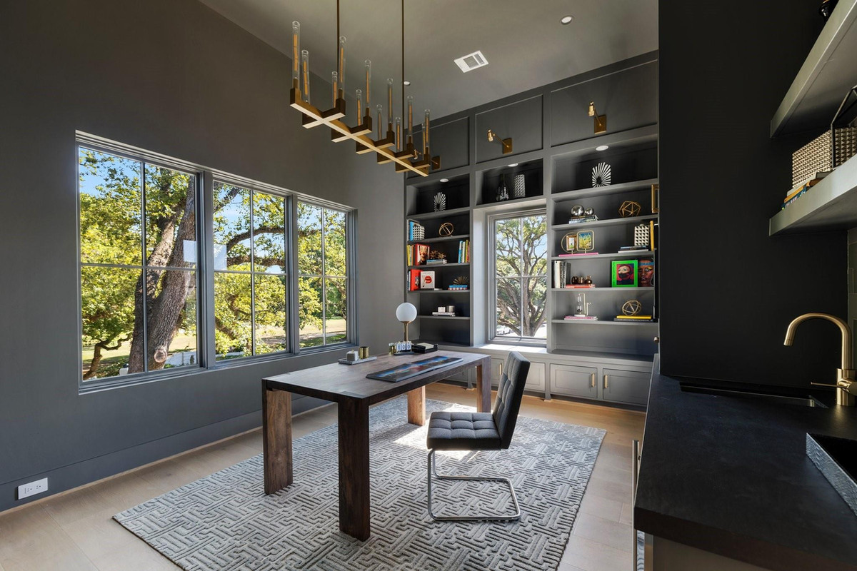 Kitchen island with pendant lighting